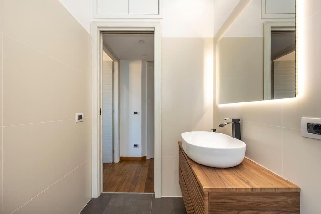 Stylish Apartment Rome Air Conditionig Wifi Tv 50 Metro 4 Minutes Away Eksteriør bilde