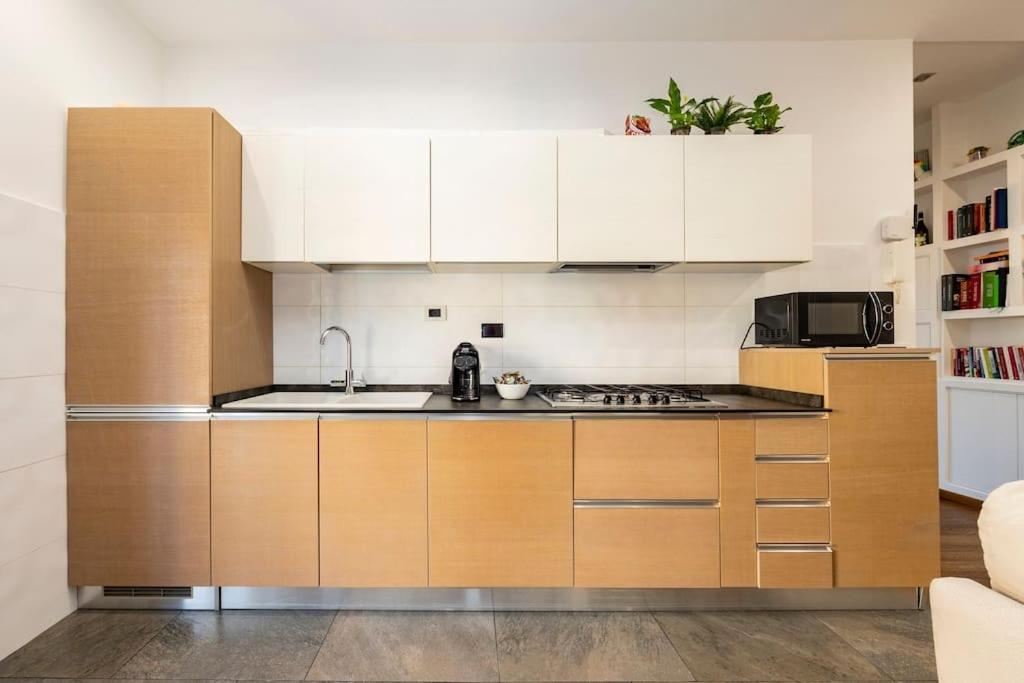 Stylish Apartment Rome Air Conditionig Wifi Tv 50 Metro 4 Minutes Away Eksteriør bilde